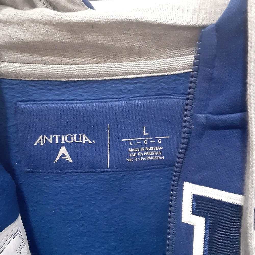 Antigua chicago cubs Hoodie. Size Large. Blue color